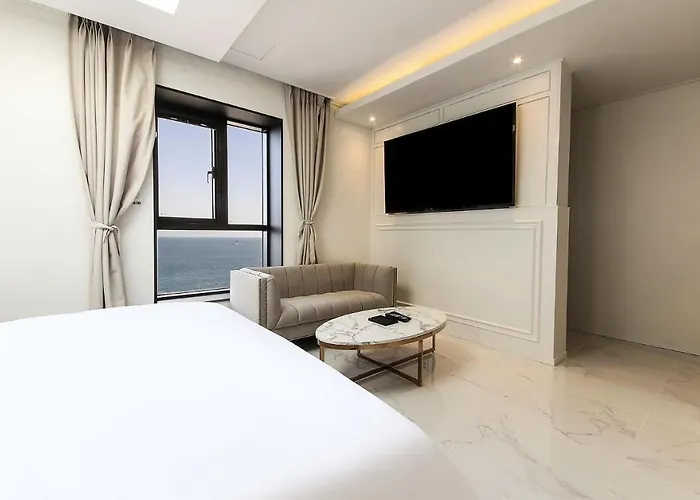 Hotel H Moment Songjeong