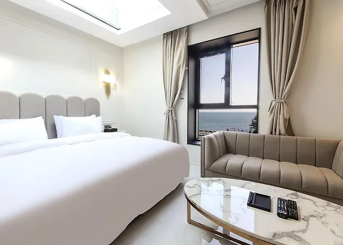 H Moment Songjeong Hotel