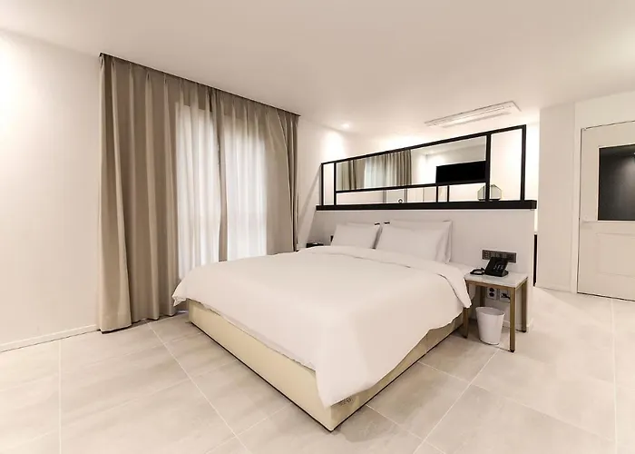 H Moment Songjeong Hotel Busan