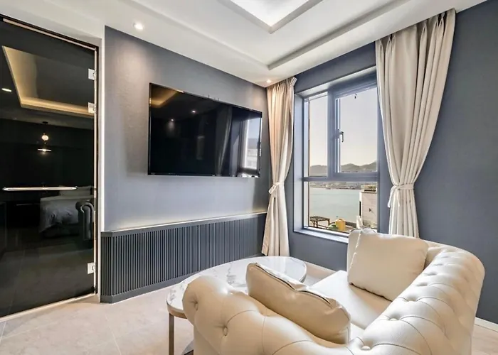 Hotel H Moment Songjeong 3*