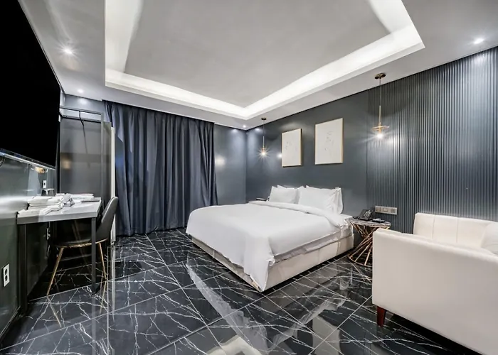 H Moment Songjeong Hotel 3*