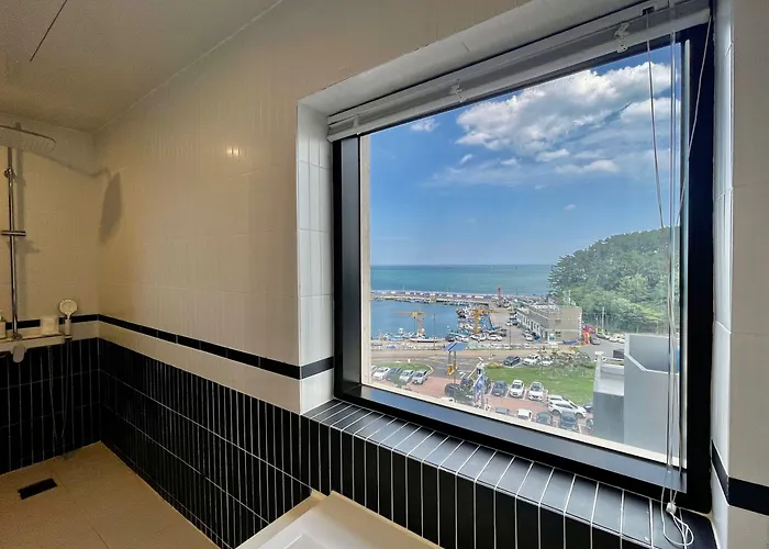 Hotel H Moment Songjeong