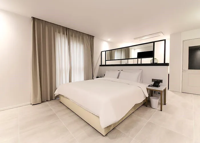 Hotel H Moment Songjeong