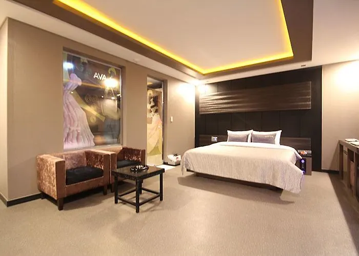 Hotel H Moment Songjeong 3*