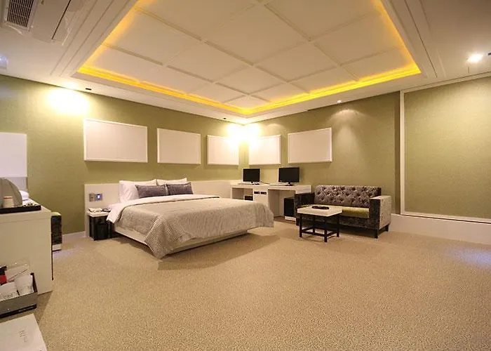 Hotel H Moment Songjeong Busan