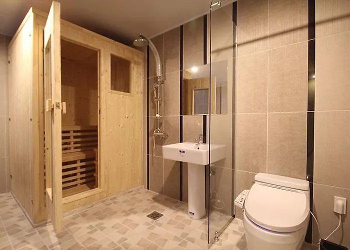 Hotel H Moment Songjeong Busan