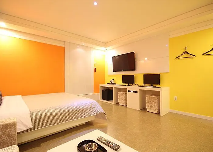H Moment Songjeong Hotel