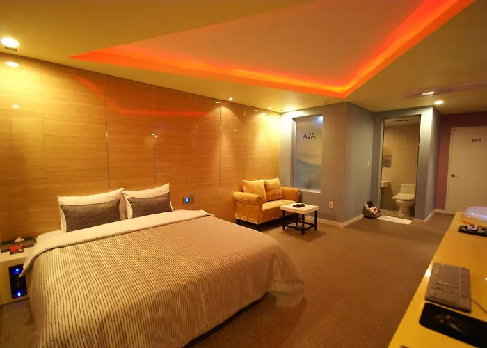 H Moment Songjeong Hotel