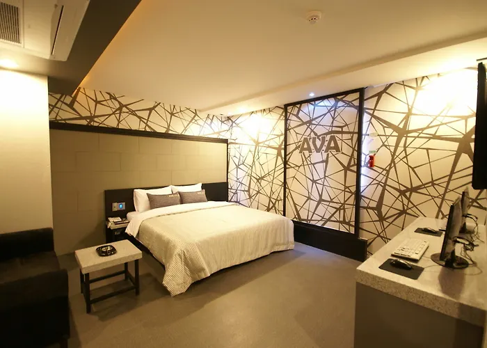 Hotel H Moment Songjeong 3*