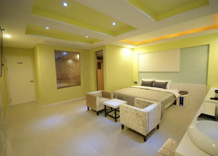 Hotel H Moment Songjeong 3*