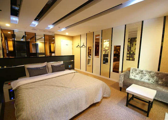 Hotel H Moment Songjeong 3*