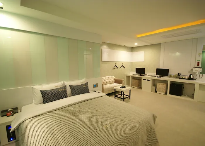 H Moment Songjeong Hotel