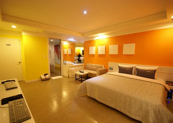 H Moment Songjeong Hotel