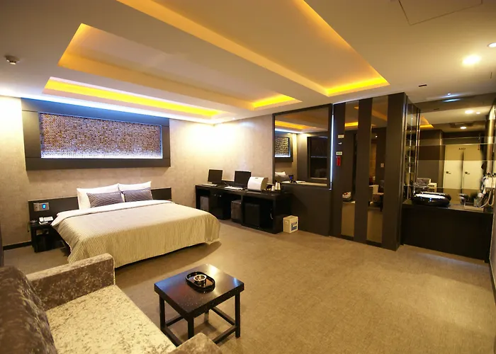 H Moment Songjeong Hotel