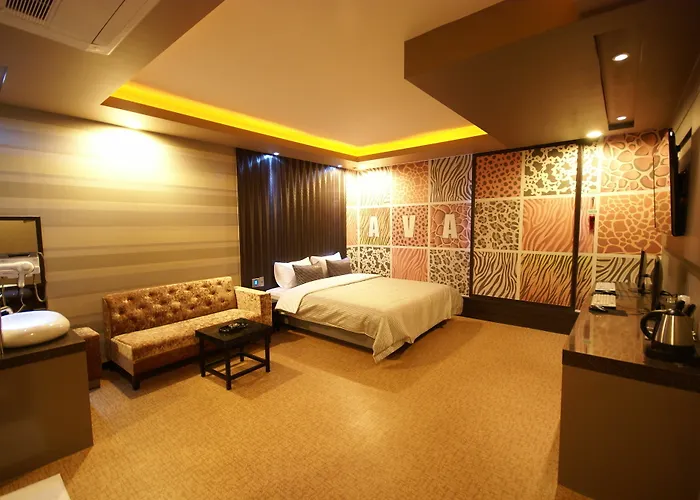 Hotel H Moment Songjeong 3*