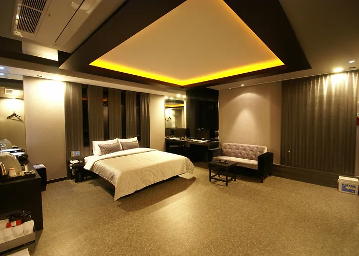 H Moment Songjeong Hotel Busan